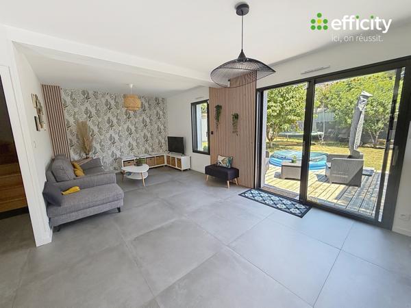 Maison
         5 pièces
        - 156 m² 468 000 € *