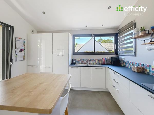 Maison
         5 pièces
        - 156 m² 468 000 € *