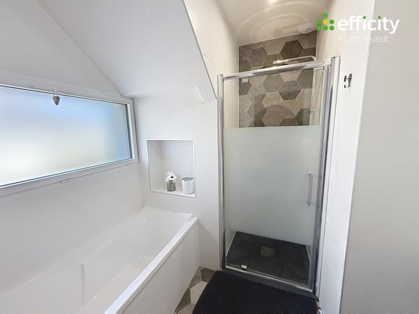Maison
         5 pièces
        - 156 m² 468 000 € *
