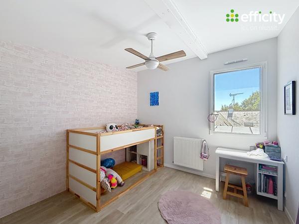 Maison
         5 pièces
        - 156 m² 468 000 € *