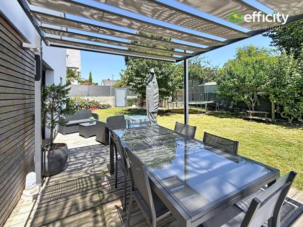 Maison
         5 pièces
        - 156 m² 468 000 € *