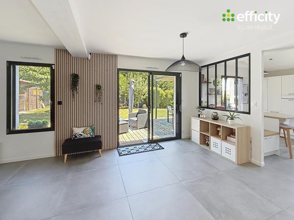 Maison
         5 pièces
        - 156 m² 468 000 € *