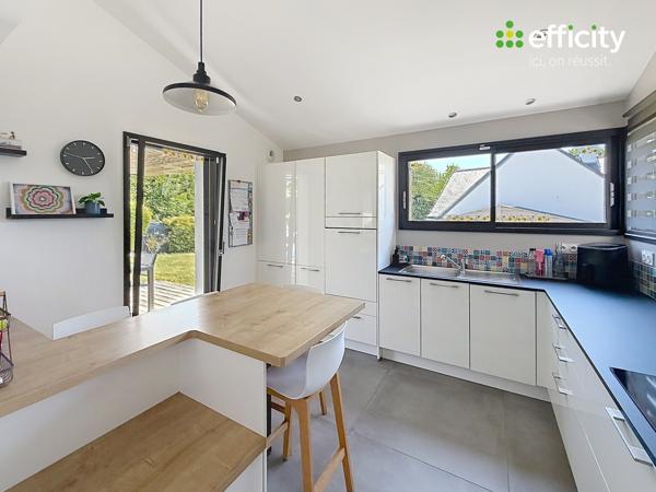 Maison
         5 pièces
        - 156 m² 468 000 € *
