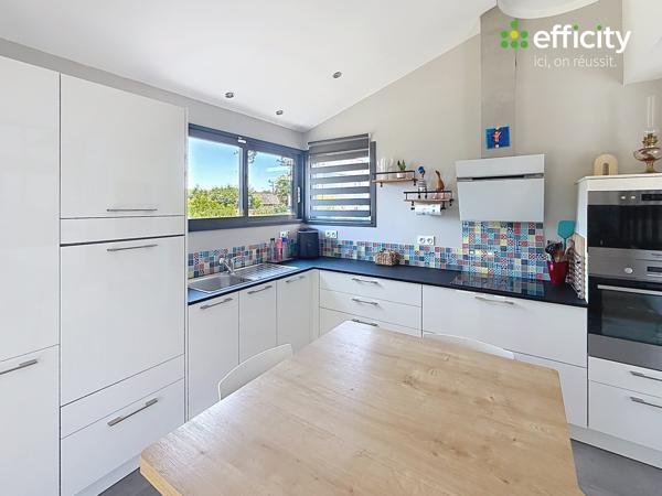 Maison
         5 pièces
        - 156 m² 468 000 € *