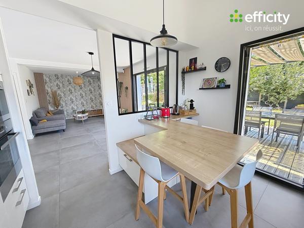 Maison
         5 pièces
        - 156 m² 468 000 € *