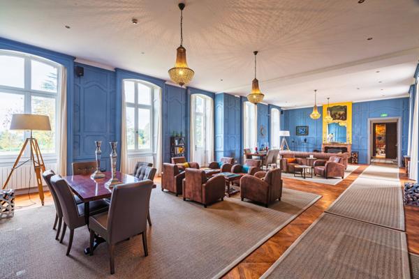 SOMPTEUX LOGIS DU 18EME A 10 KM DE ROYAN