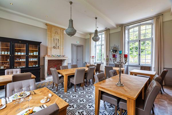 SOMPTEUX LOGIS DU 18EME A 10 KM DE ROYAN