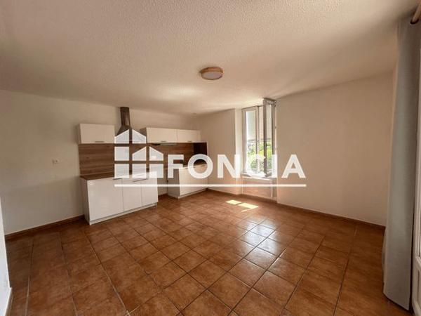 Location Appartement 3 pièces 57 m² - 3 PLACE JEAN JAURES Sainte Tulle 04220