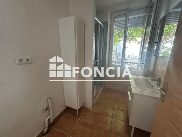 Location Appartement 3 pièces 57 m² - 3 PLACE JEAN JAURES Sainte Tulle 04220