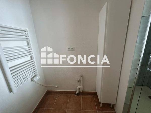 Location Appartement 3 pièces 57 m² - 3 PLACE JEAN JAURES Sainte Tulle 04220