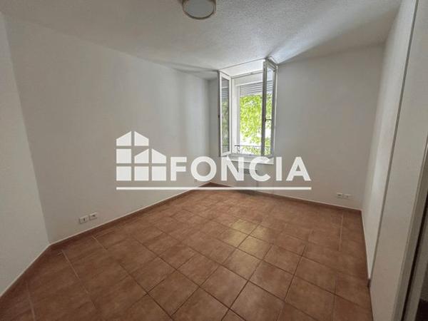 Location Appartement 3 pièces 57 m² - 3 PLACE JEAN JAURES Sainte Tulle 04220