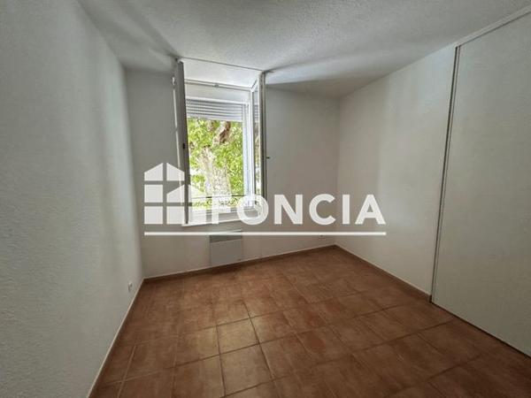 Location Appartement 3 pièces 57 m² - 3 PLACE JEAN JAURES Sainte Tulle 04220