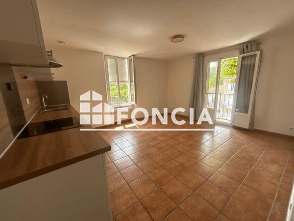 Location Appartement 3 pièces 57 m² - 3 PLACE JEAN JAURES Sainte Tulle 04220