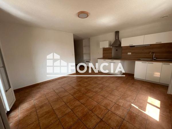 Location Appartement 3 pièces 57 m² - 3 PLACE JEAN JAURES Sainte Tulle 04220