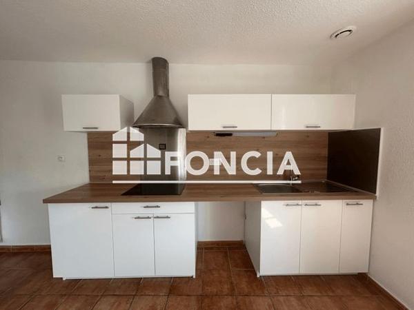 Location Appartement 3 pièces 57 m² - 3 PLACE JEAN JAURES Sainte Tulle 04220