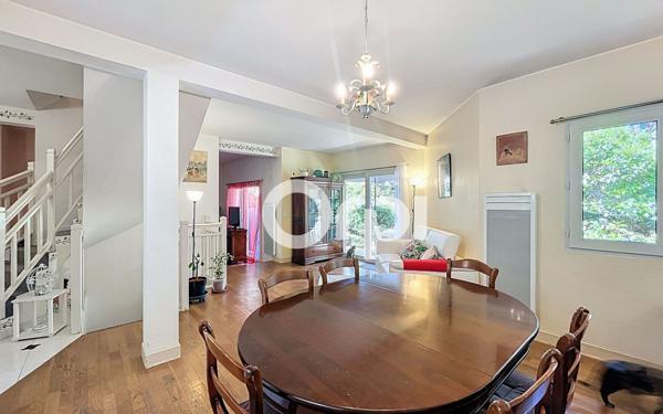 Maison à vendre    8 pièces •  Ussac