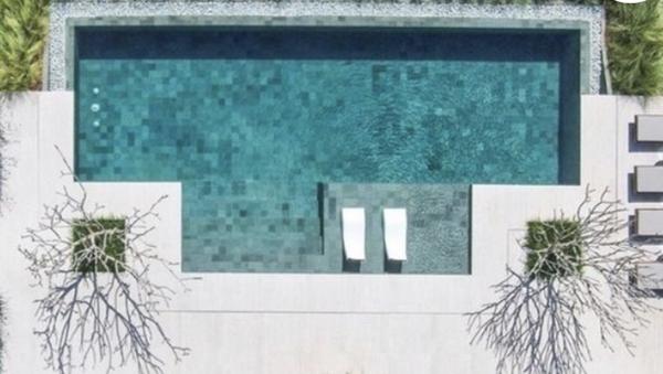 L'Isle-sur-la-Sorgue (84800) propriété " crocs blancs"