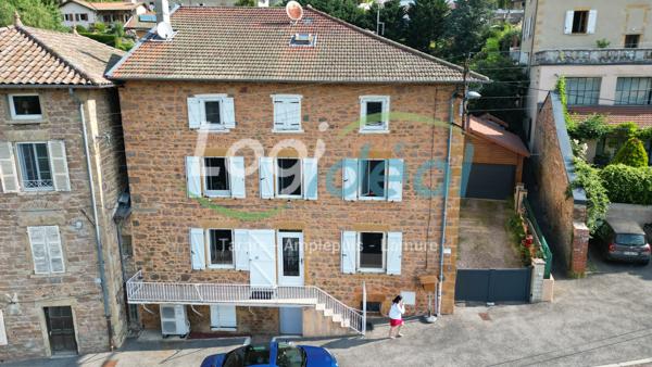 Au coeur de Grandris, charmante maison en pierre de 167² habitables avec double garage et cour. Détails des diagnostics énergétiques