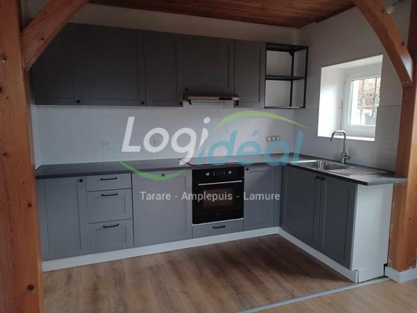 Au coeur de Grandris, charmante maison en pierre de 167² habitables avec double garage et cour. Détails des diagnostics énergétiques