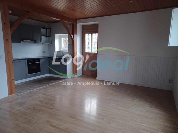 Au coeur de Grandris, charmante maison en pierre de 167² habitables avec double garage et cour. Détails des diagnostics énergétiques