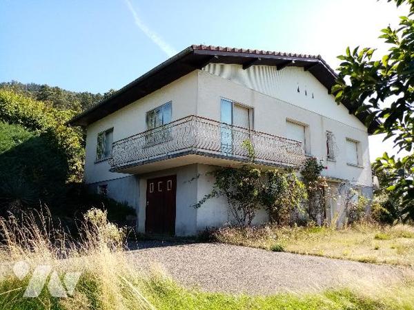 secteur calme et ensoleillé, pavillon individuel élevé sur sous-sol avec terrain attenant de 1290 m²