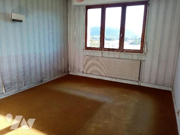 secteur calme et ensoleillé, pavillon individuel élevé sur sous-sol avec terrain attenant de 1290 m²