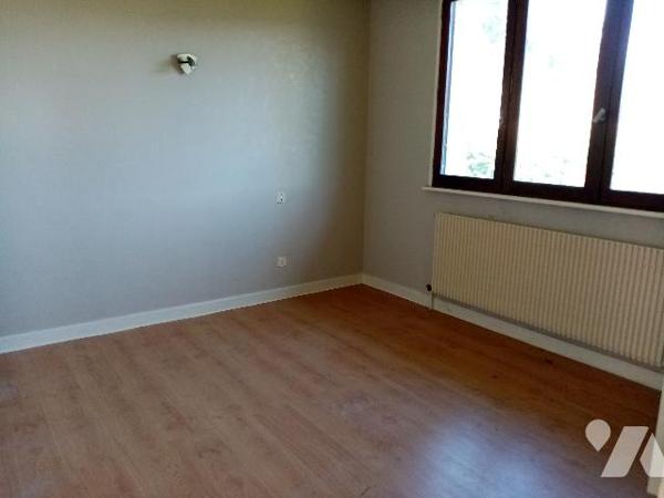 secteur calme et ensoleillé, pavillon individuel élevé sur sous-sol avec terrain attenant de 1290 m²