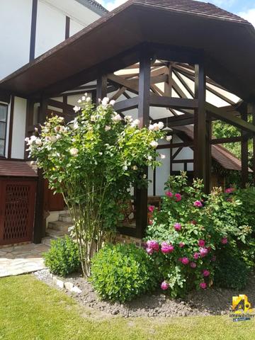 Maison - 7 pièces - 220 m²