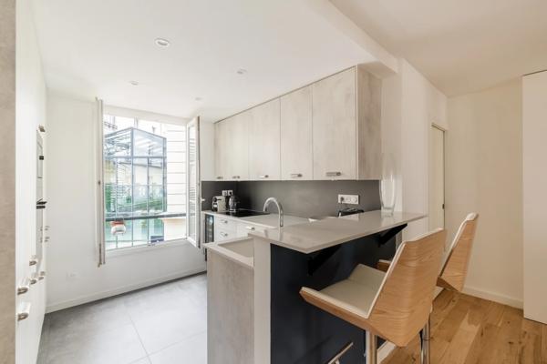 Appartement Paris 8 e - EUROPE