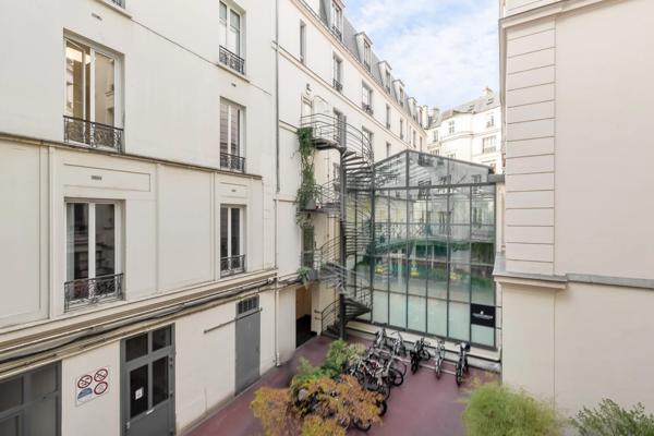 Appartement Paris 8 e - EUROPE