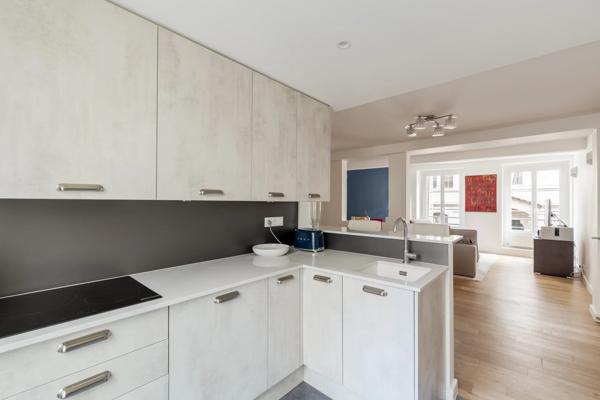 Appartement Paris 8 e - EUROPE
