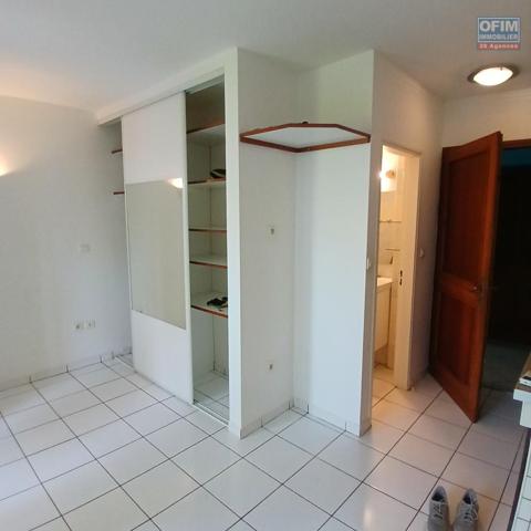 A LOUER Studio/F1 avec cour sur la SALINE LES BAINS