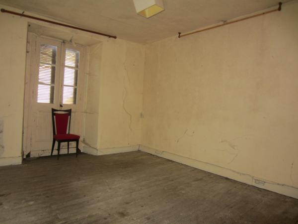 Couflens (09140) Belle maison de village.