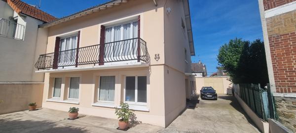 Maison
         8 pièces
        - 300 m² 577 500 € *