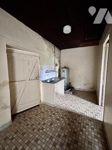 CHAUMES EN RETZ - Maison à rénover en campagne