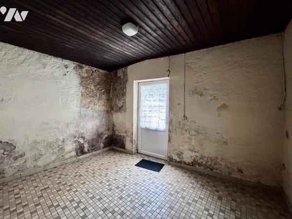 CHAUMES EN RETZ - Maison à rénover en campagne