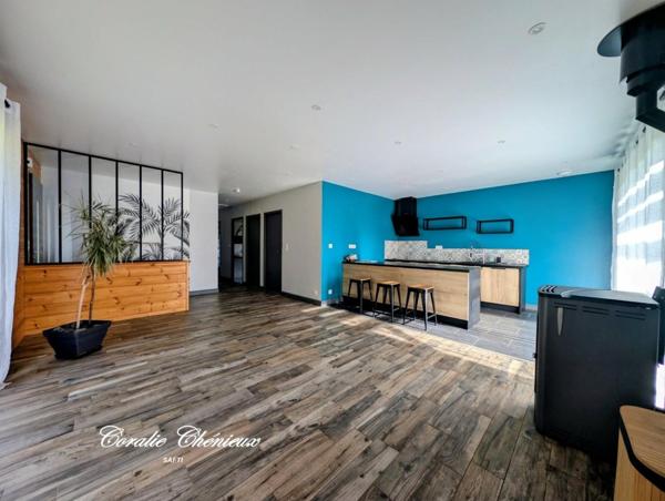 Belle maison en bois récente