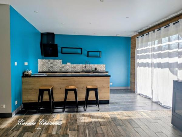 Belle maison en bois récente