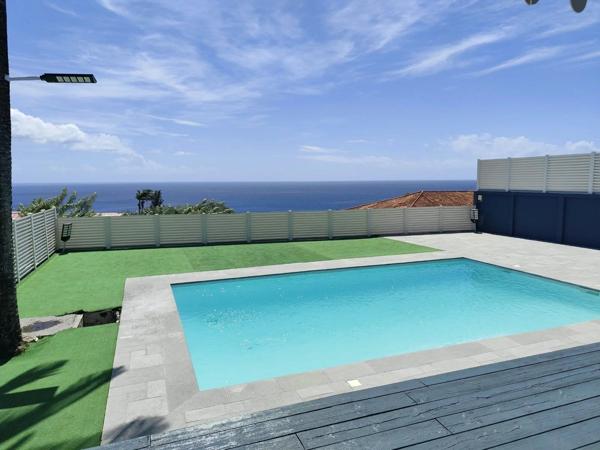 Location                                                      Maison
                        
                     5 pièces                      106 m2                     à Schœlcher