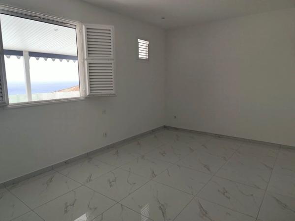 Location                                                      Maison
                        
                     5 pièces                      106 m2                     à Schœlcher
