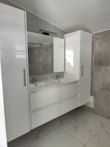 Location                                                      Maison
                        
                     5 pièces                      106 m2                     à Schœlcher