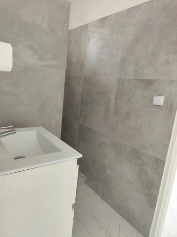 Location                                                      Maison
                        
                     5 pièces                      106 m2                     à Schœlcher