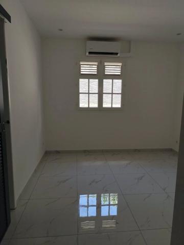Location                                                      Maison
                        
                     5 pièces                      106 m2                     à Schœlcher