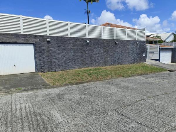 Location                                                      Maison
                        
                     5 pièces                      106 m2                     à Schœlcher