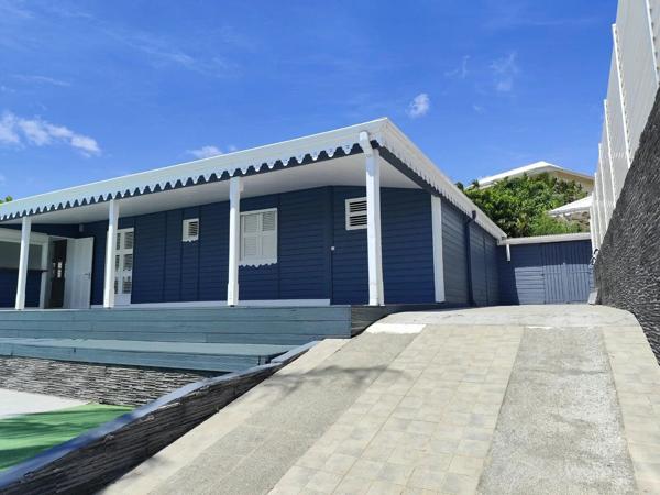 Location                                                      Maison
                        
                     5 pièces                      106 m2                     à Schœlcher