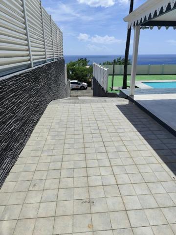 Location                                                      Maison
                        
                     5 pièces                      106 m2                     à Schœlcher