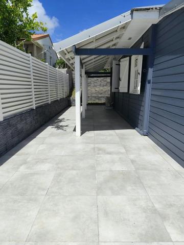 Location                                                      Maison
                        
                     5 pièces                      106 m2                     à Schœlcher