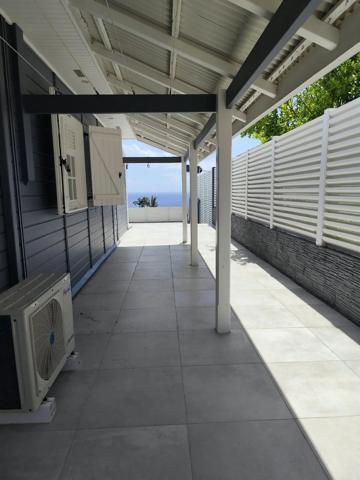 Location                                                      Maison
                        
                     5 pièces                      106 m2                     à Schœlcher