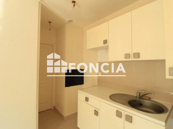Location Appartement 2 pièces 31.65 m² - 16 RUE DES FOURBISSEURS Nimes 30000