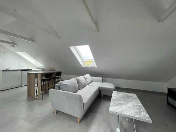 STUDIO MEUBLÉ - 20 m² Loyer 788 €/mois charges comprises **  - Référence  1578